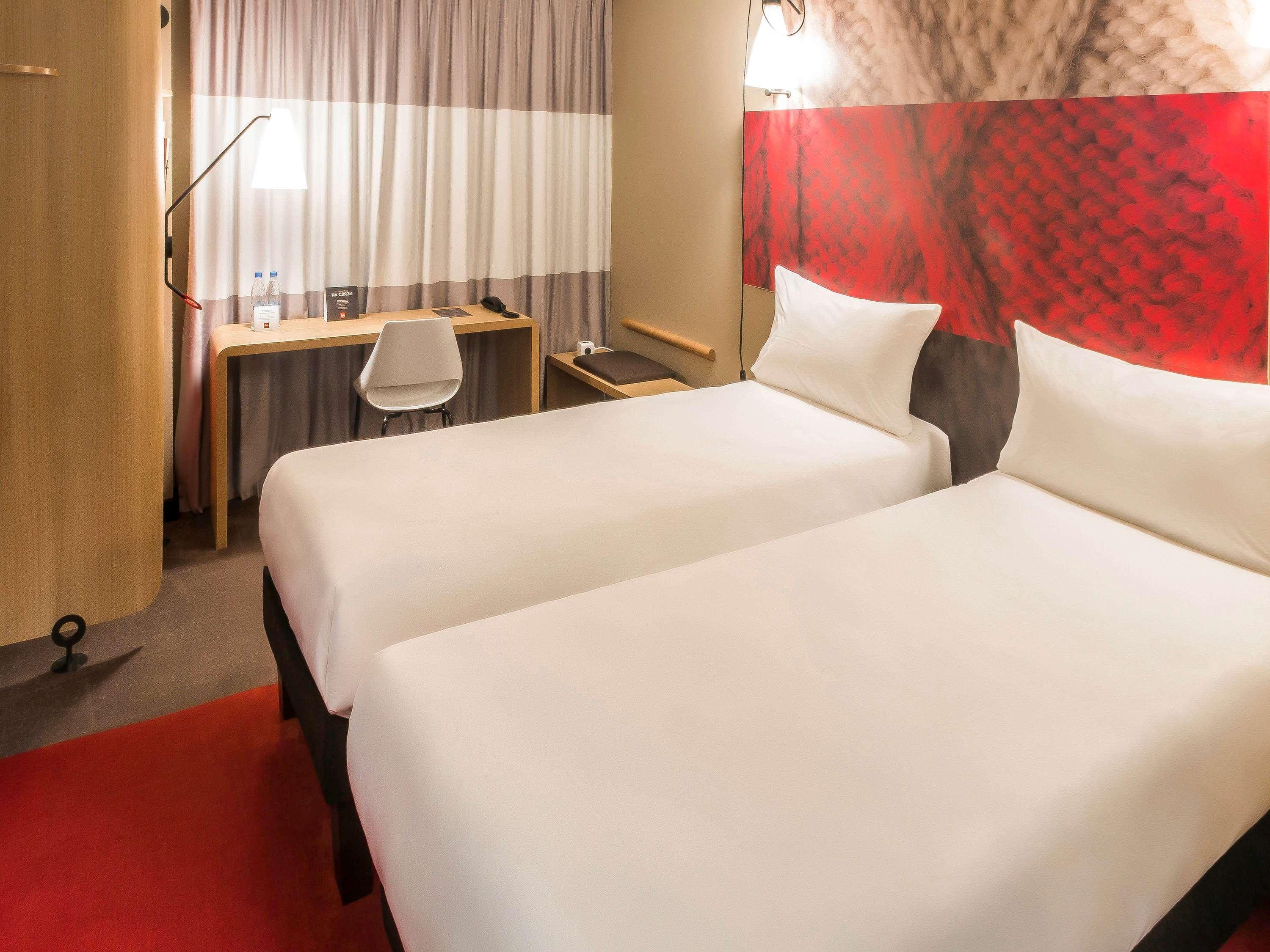 Ibis Budget Caen Porte De Bretagne Bretteville-sur-Odon Kültér fotó